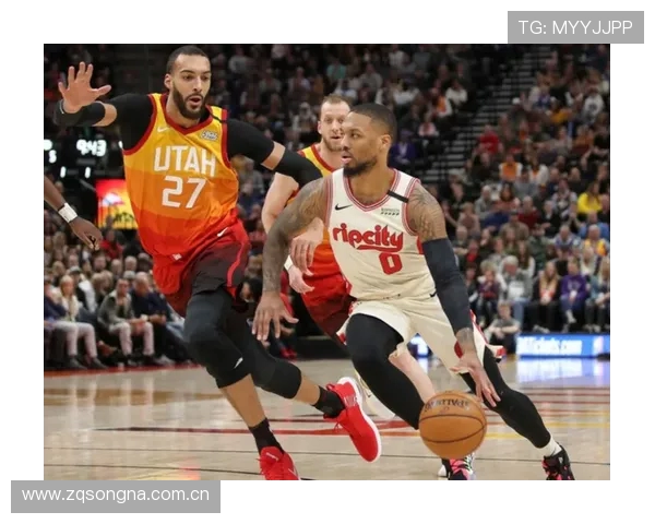 埃利斯强突两人防守上篮得手开局三投全中状态火热砍下八分